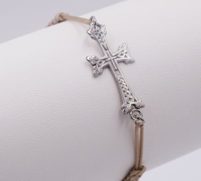 croix arm�nienne en or blanc 18K sur cordon beige