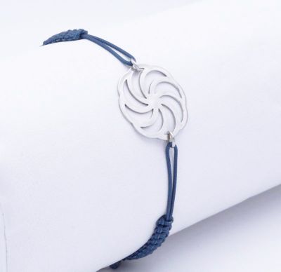 Bracelet symbole de l'éternité en or blanc 18 carats 1,86 gramme.