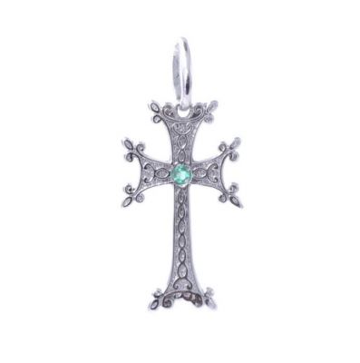 Mme SEAUVE croix arménienne or blanc émeraude et diamant