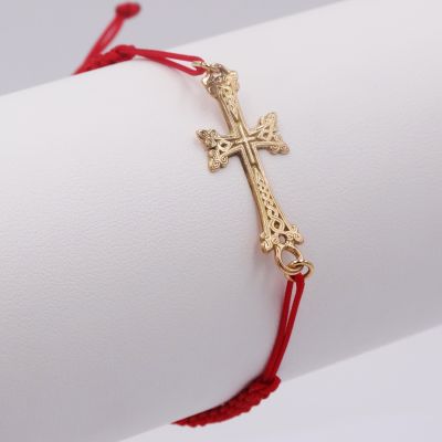 Bijou Arménien Bracelet cordon rouge et croix Arménienne en or 750/1000 18 carats. 1.80 gr
