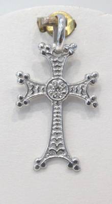 Bijou arménien, croix arménienne sertie d'un diamant. 